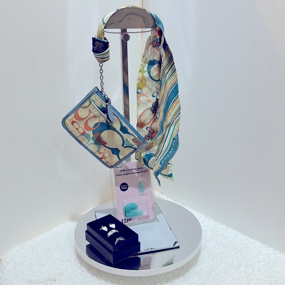 Coach Card/ID Holder LN with Coach Matching SCARF BAND , Nails 2Rings & Earrings - Picture 10 of 10